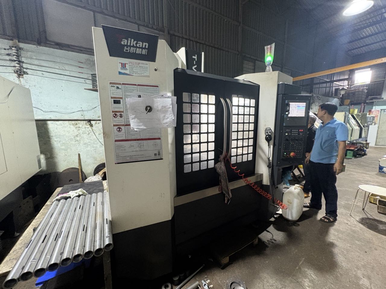 CNC milling machine (2)